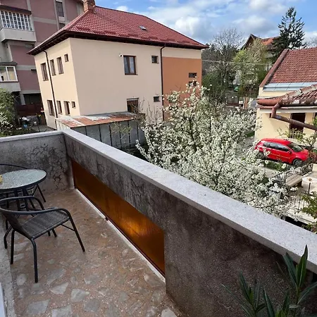 Atelier Apartment *